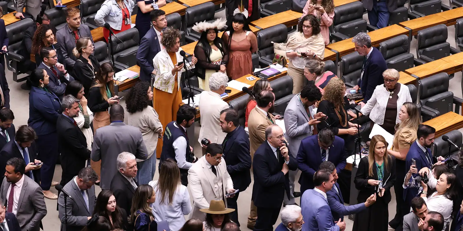Câmara dos deputados aprova derrubada de veto ao PL da dosimetria; decisão final cabe ao senado