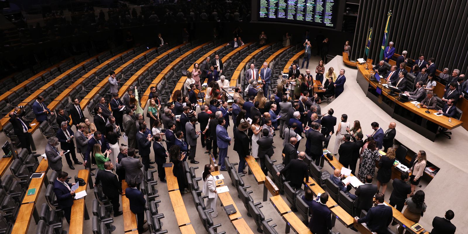 Congresso Nacional reverte veto de Lula e mantém PL da Dosimetria