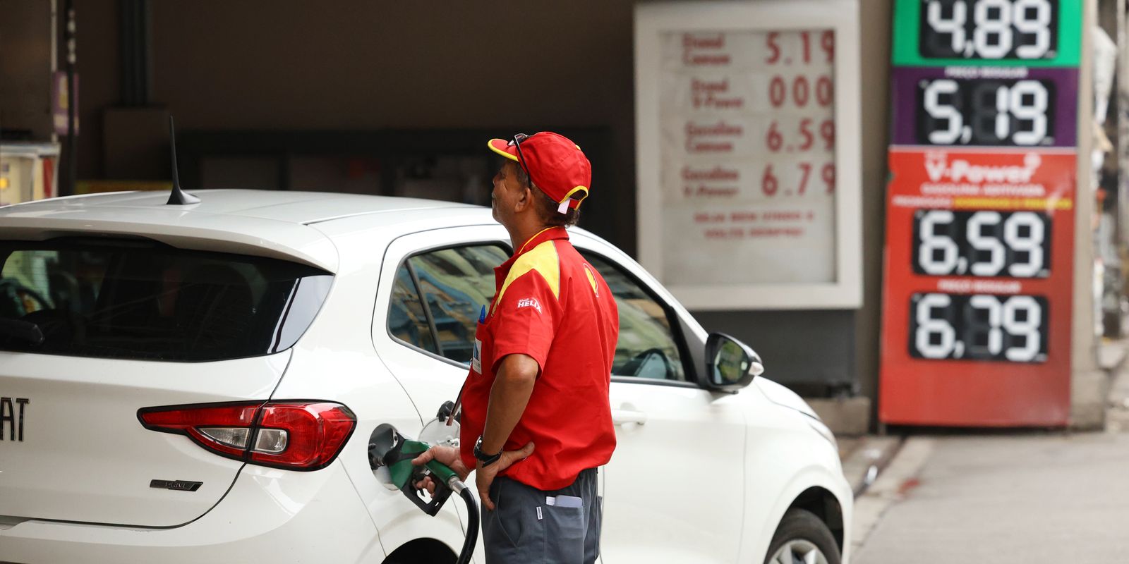 Executivo propõe usar ganhos adicionais do petróleo para desonerar combustíveis