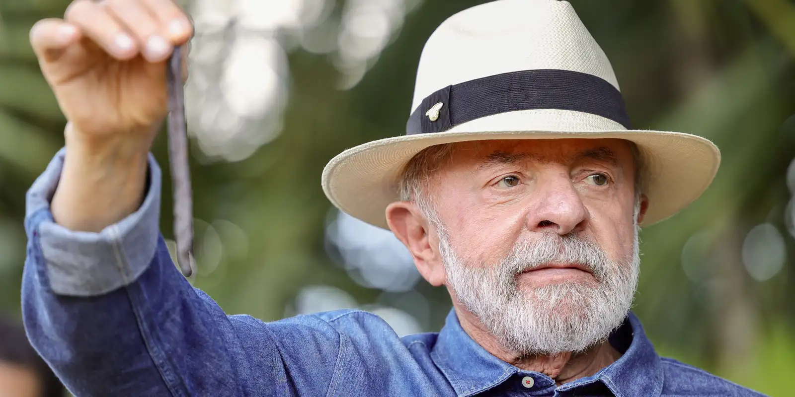 Lula viaja a São Paulo para procedimentos médicos na cabeça e no punho