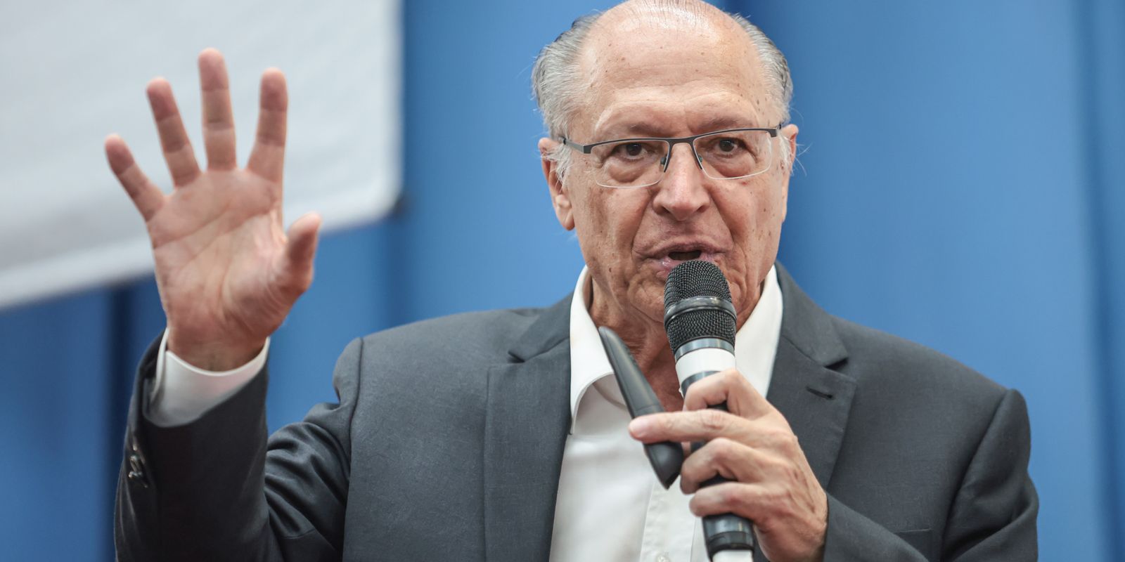 Alckmin projeta diálogo e 