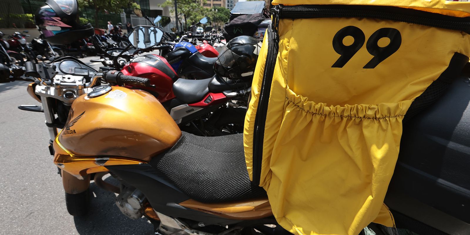 99 lança tecnologia para monitorar a condução de motociclistas parceiros