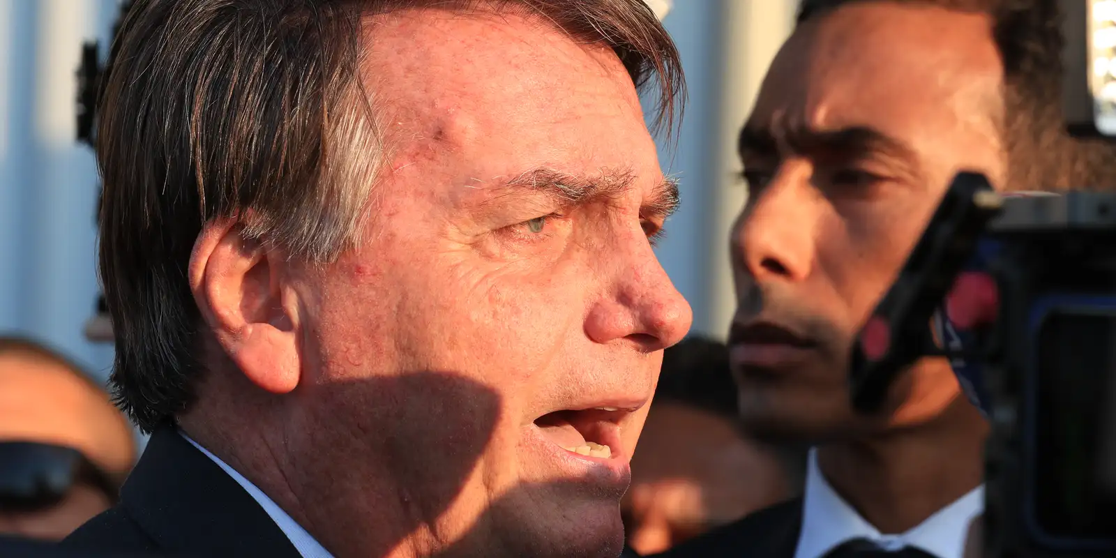 Jair Bolsonaro recebe alta hospitalar após intervenção cirúrgica no ombro