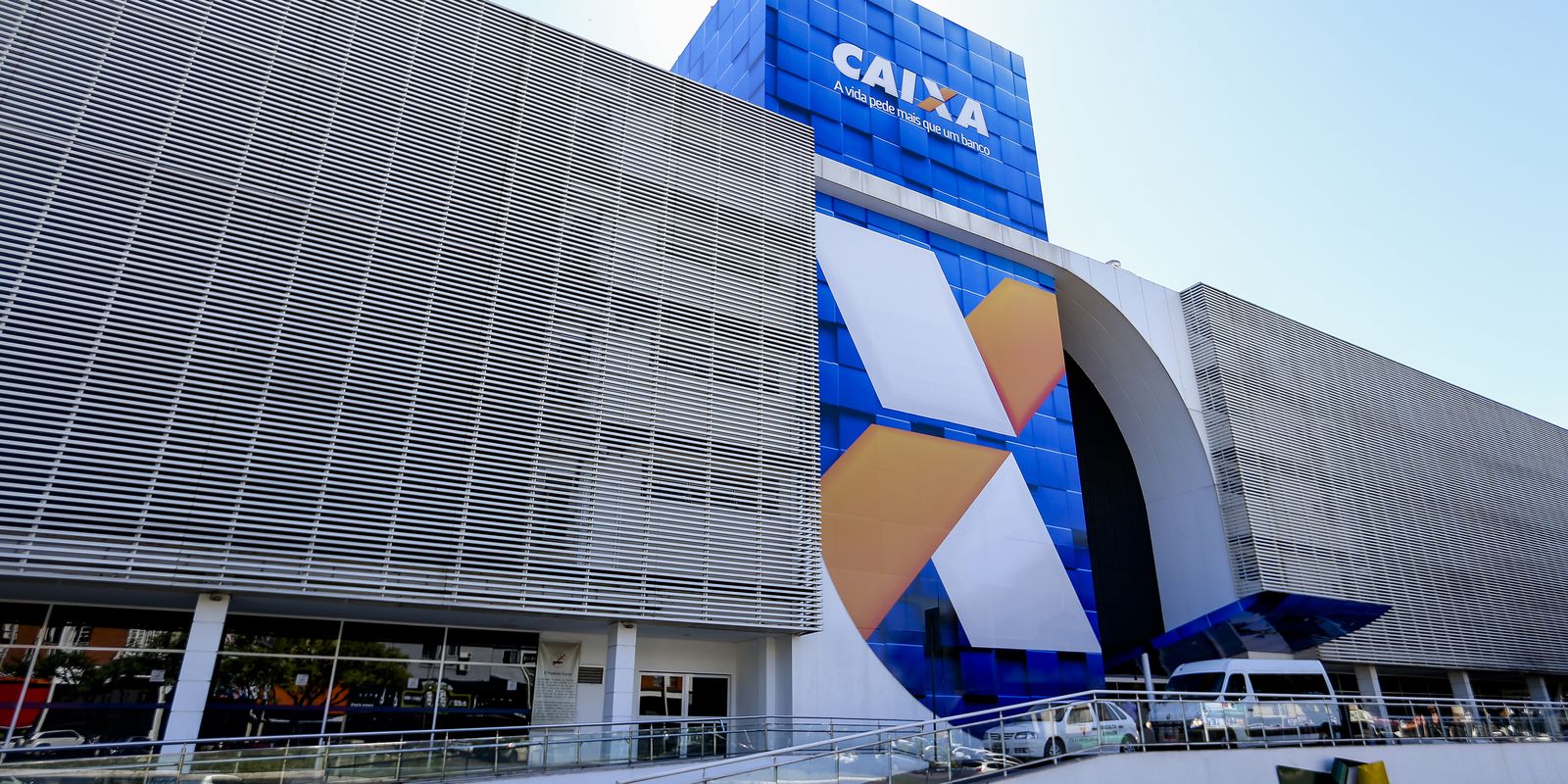 Caixa e Banco do Brasil liberam pagamento do abono salarial para nascidos em maio e junho