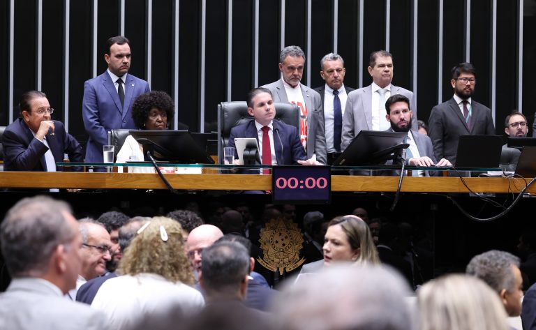 Câmara pode votar propostas sobre impactos econômicos da guerra, feminicídio, educação e imunidade tributária