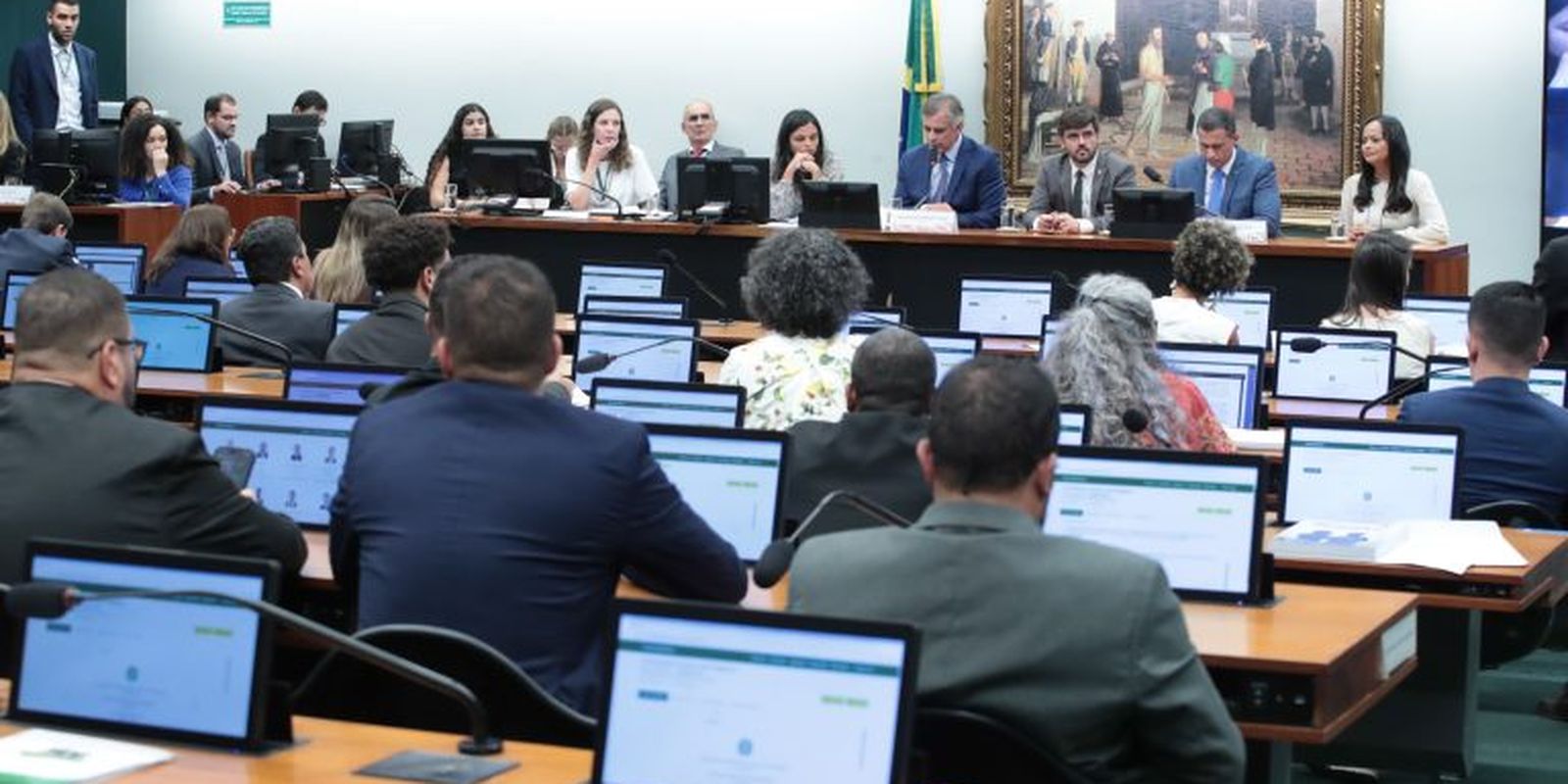CCJ da Câmara adia deliberação sobre PEC da maioridade penal