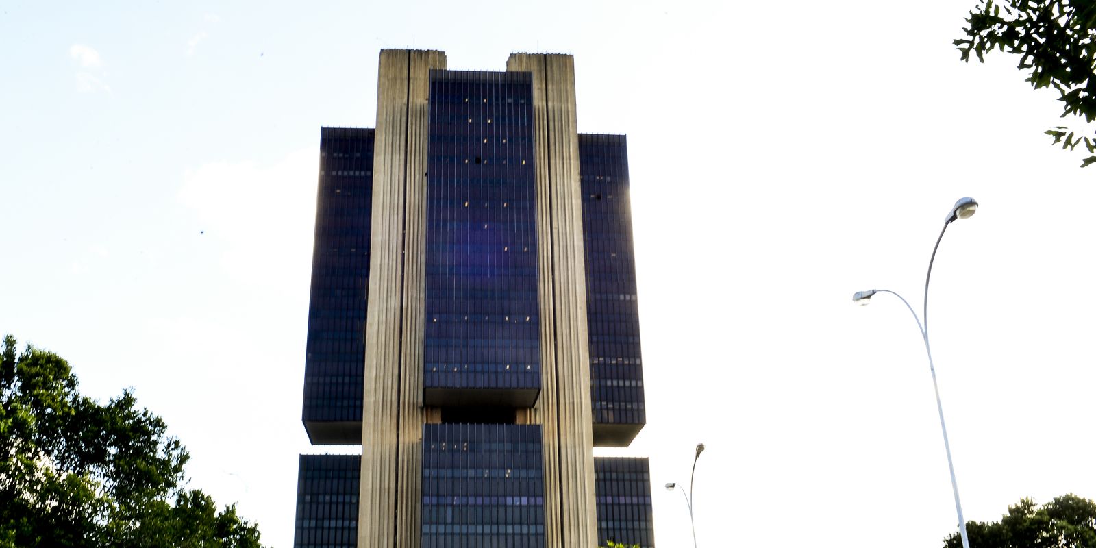 Copom age com cautela diante de tensões globais e projeções de inflação