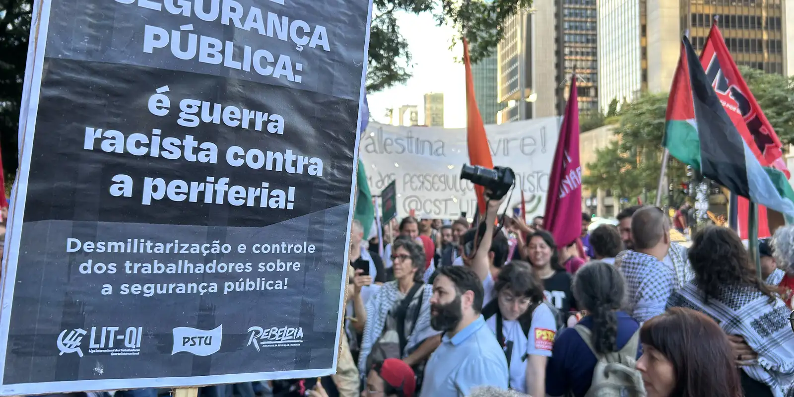 Cordão da Mentira realiza manifestação na Paulista para recordar os Crimes de Maio