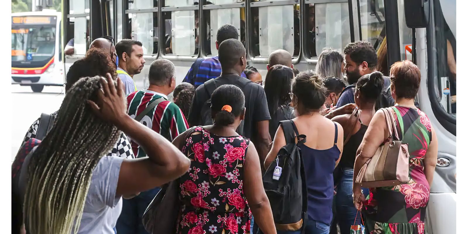 A busca por emprego de longa duração atinge o menor patamar histórico, revela IBGE