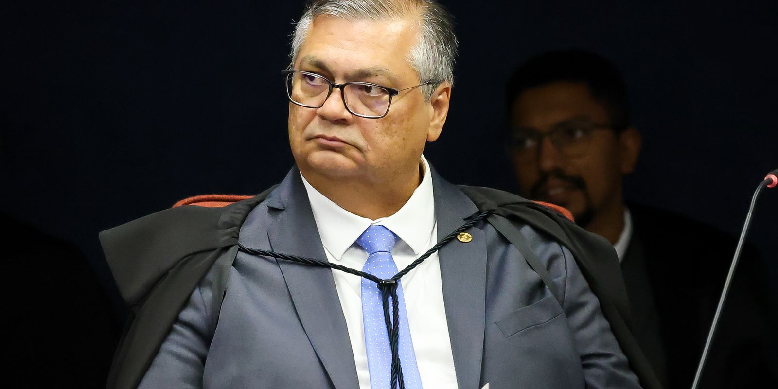 Dino estabelece prazo de 10 dias para governo apresentar plano de combate a incêndios