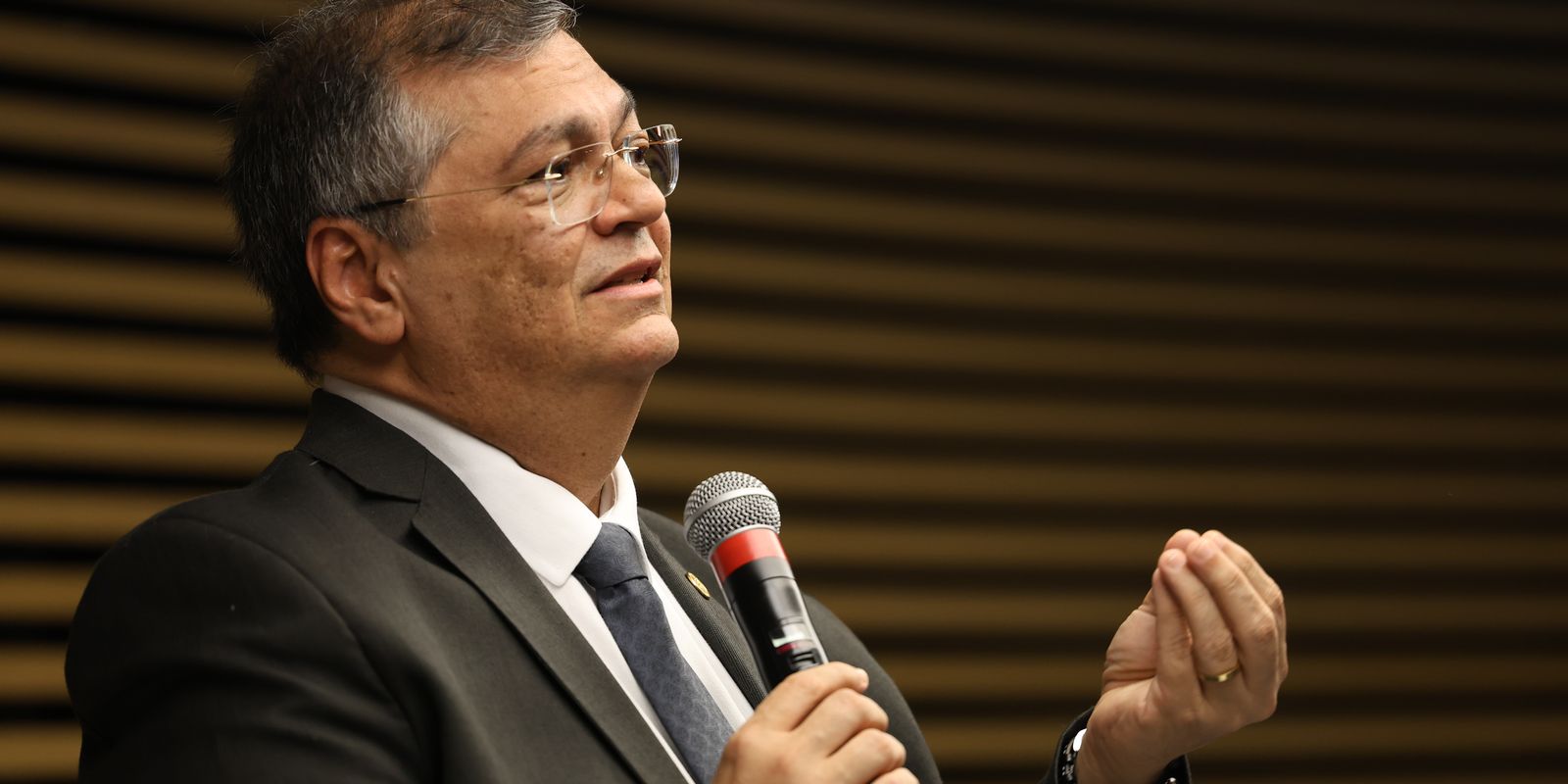Dino determina reestruturação emergencial da CVM