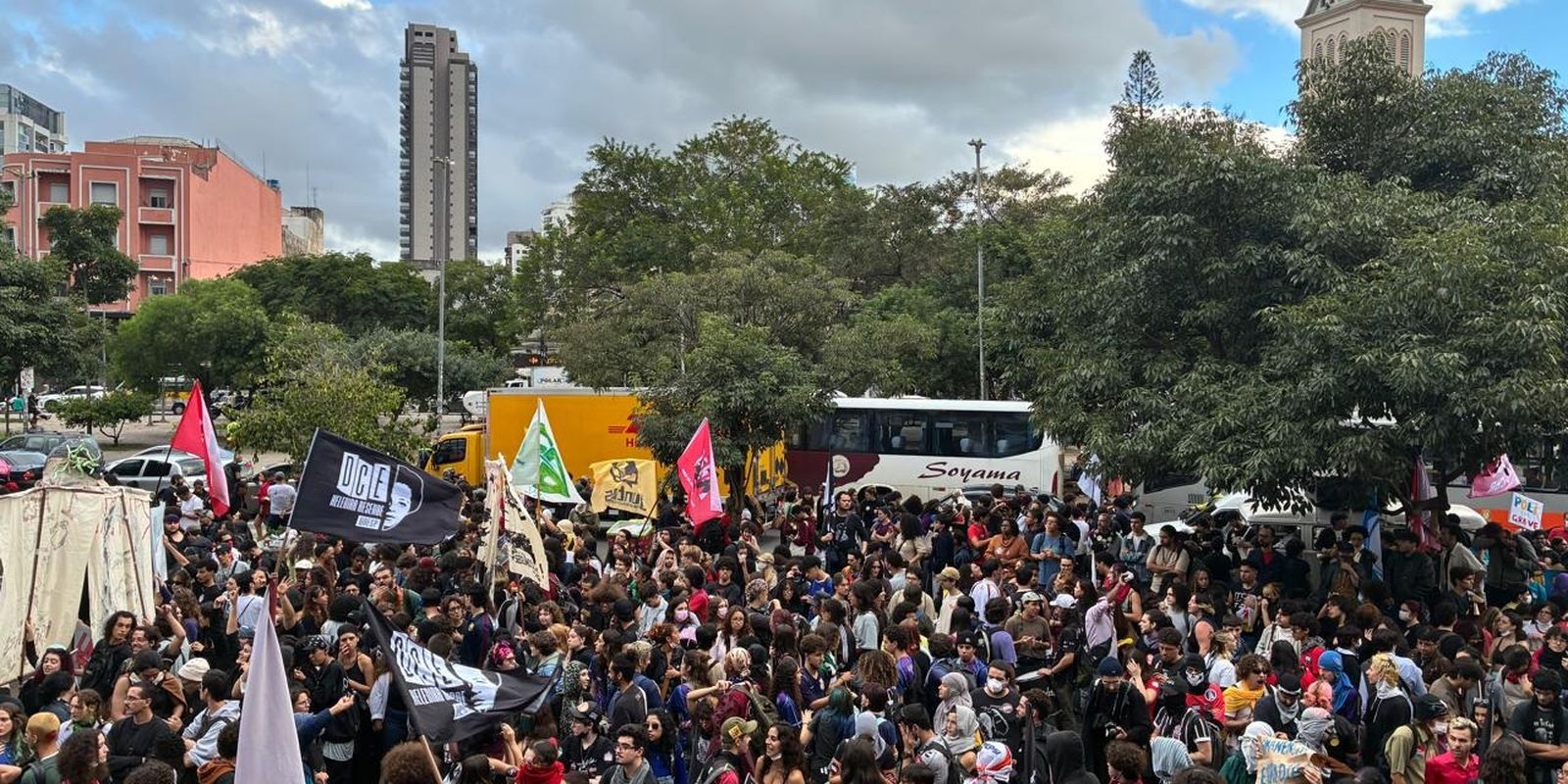 Estudantes em São Paulo criticam políticas educacionais em ato
