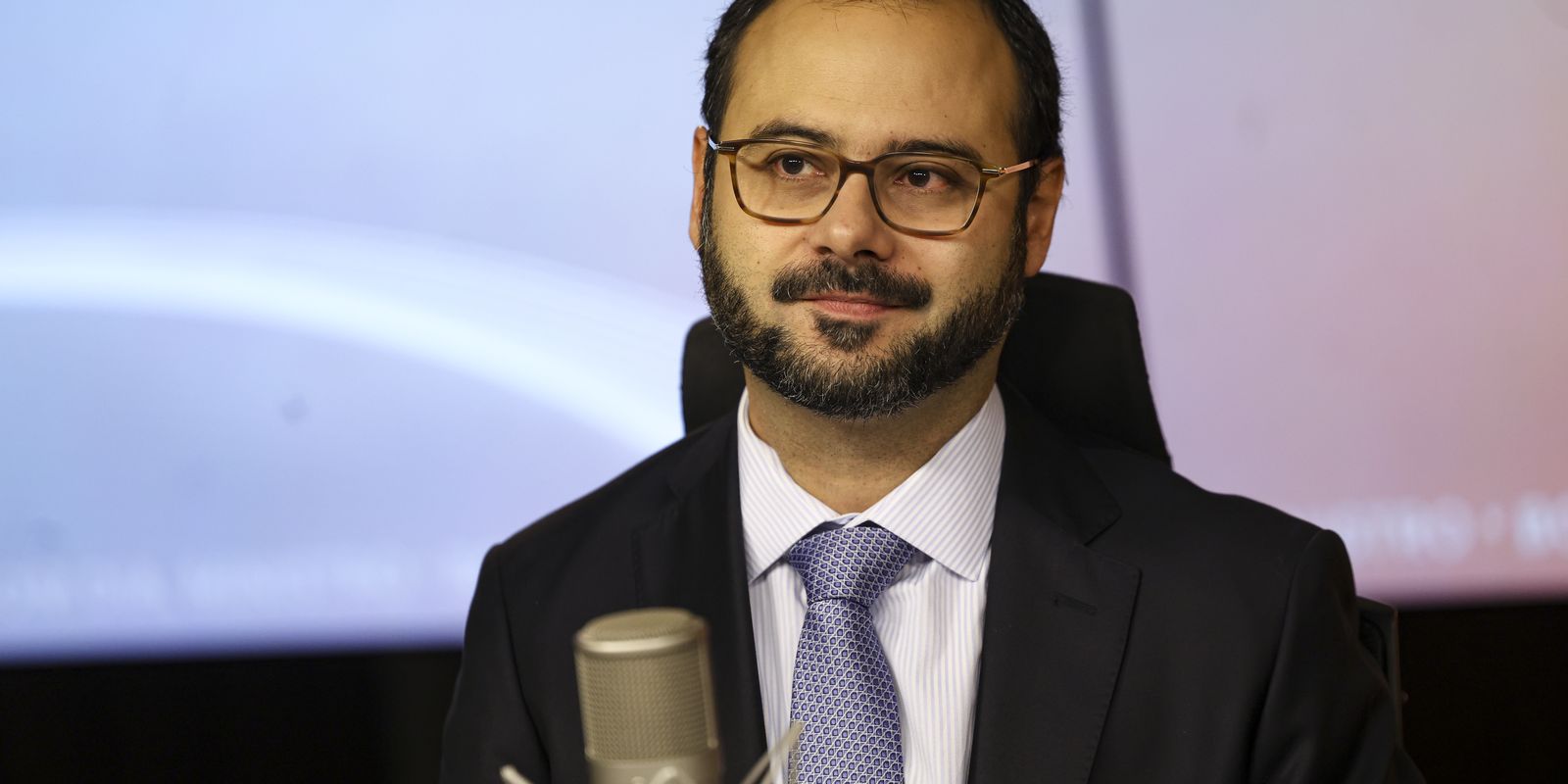Governo estuda novas regras de contratação para MEI após fim da escala 6x1