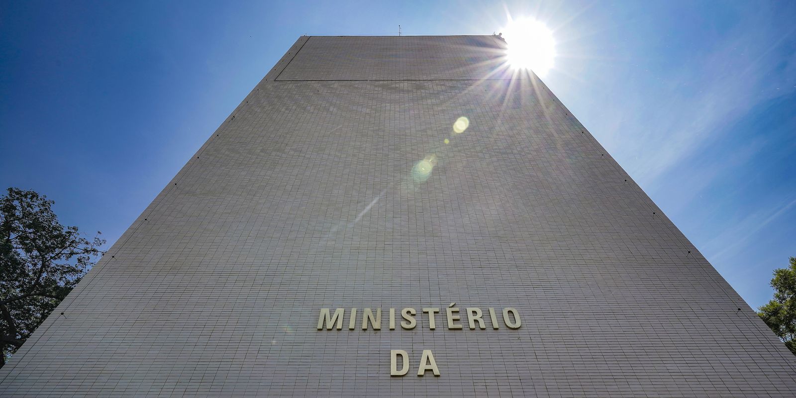 Governo restringe R$ 22,1 bilhões do orçamento de 2026