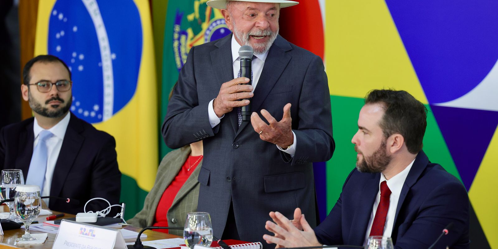 Lula afirma que Desenrola Brasil visa aliviar endividamento da população