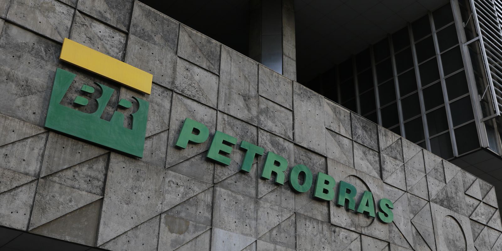 Petrobras anuncia redução no preço do diesel a partir de segunda-feira