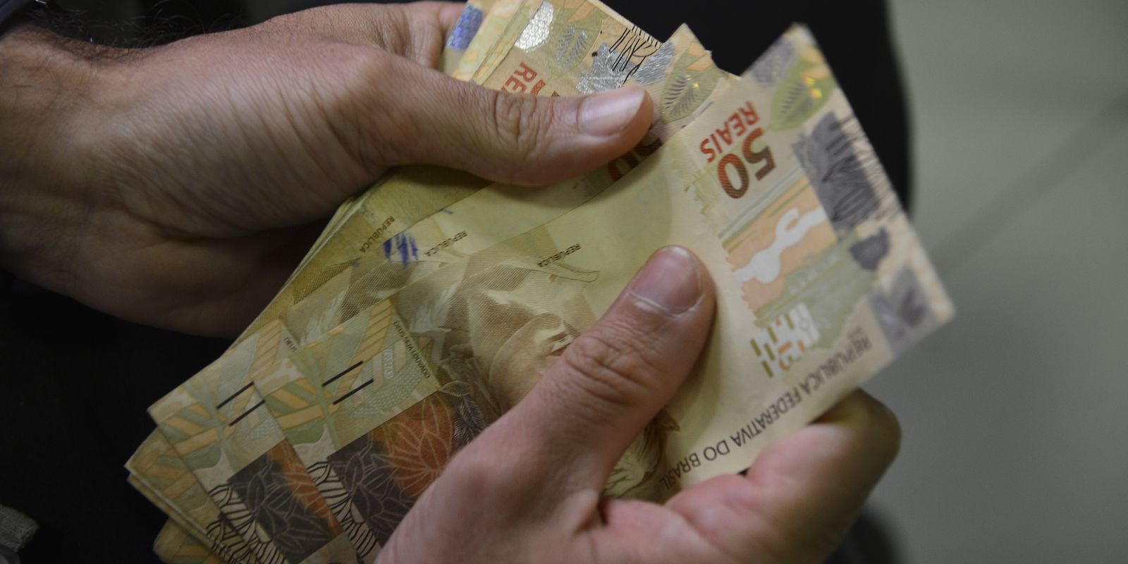 Caderneta de poupança registra saída líquida de R$ 476,4 milhões em abril
