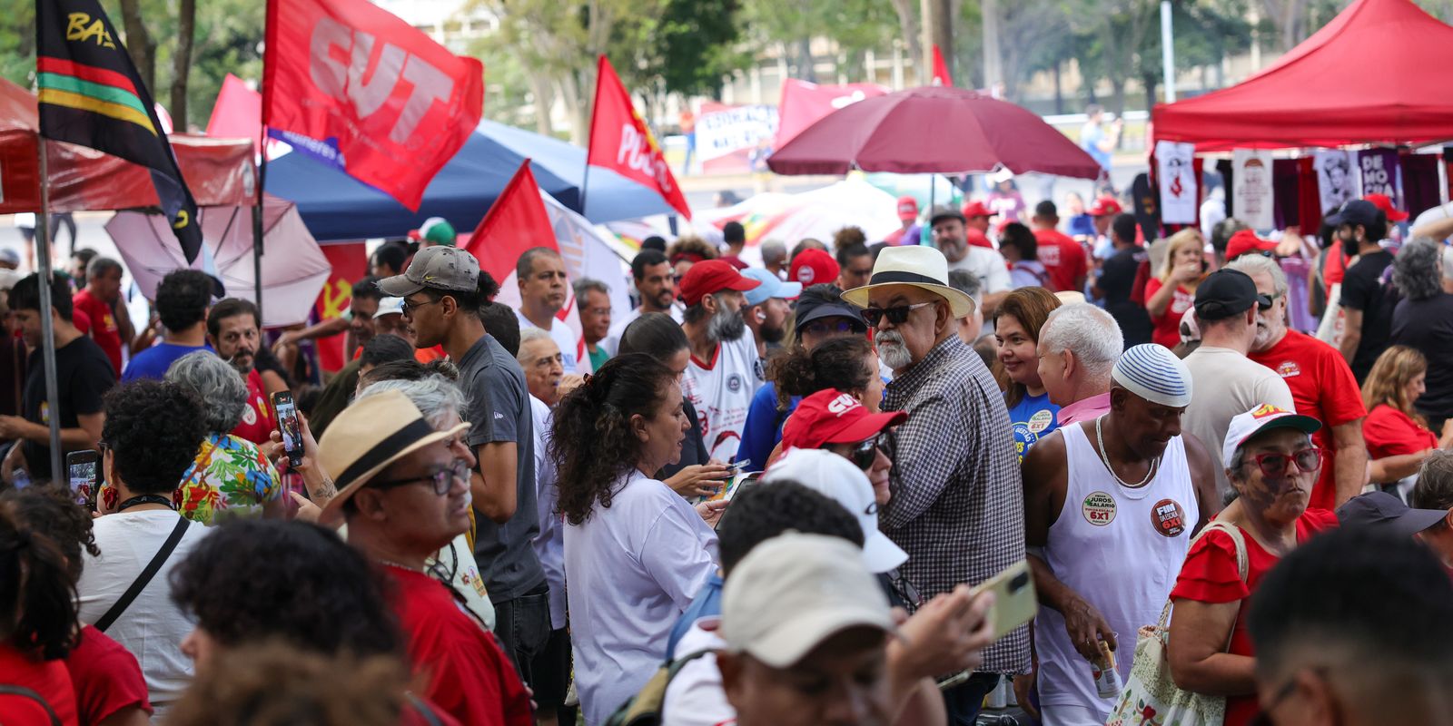 Sindicatos protestam por direito ao descanso e contra a escala 6x1