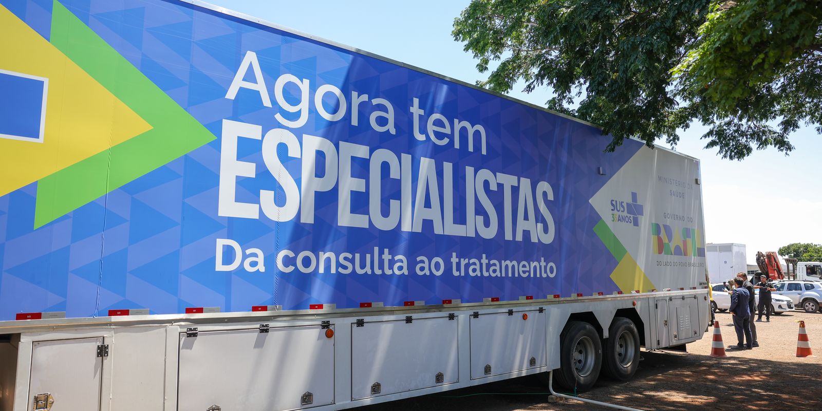 Carreta de saúde da mulher do Programa Agora Tem Especialistas chega a Manguinhos para o SUS