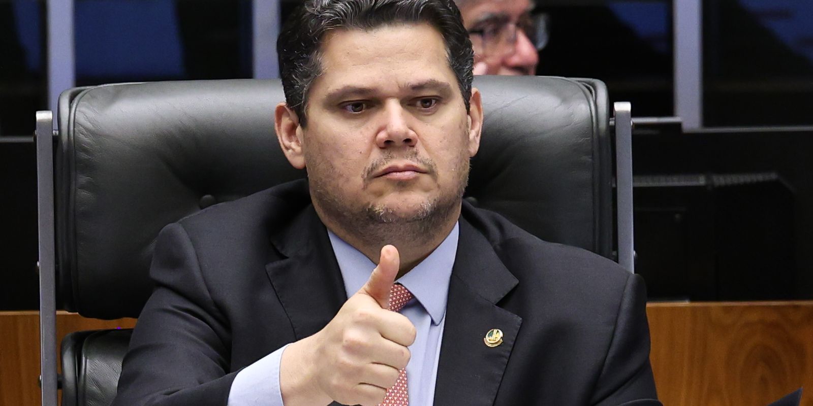 Alcolumbre propõe aprimoramento da escala 6x1 e tramitação da PEC em comissões