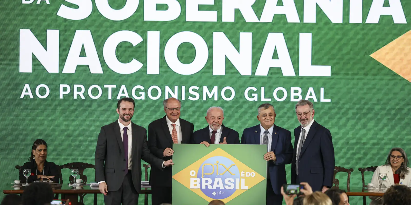 Durigan defende soberania nacional e Pix em reunião do Conselhão