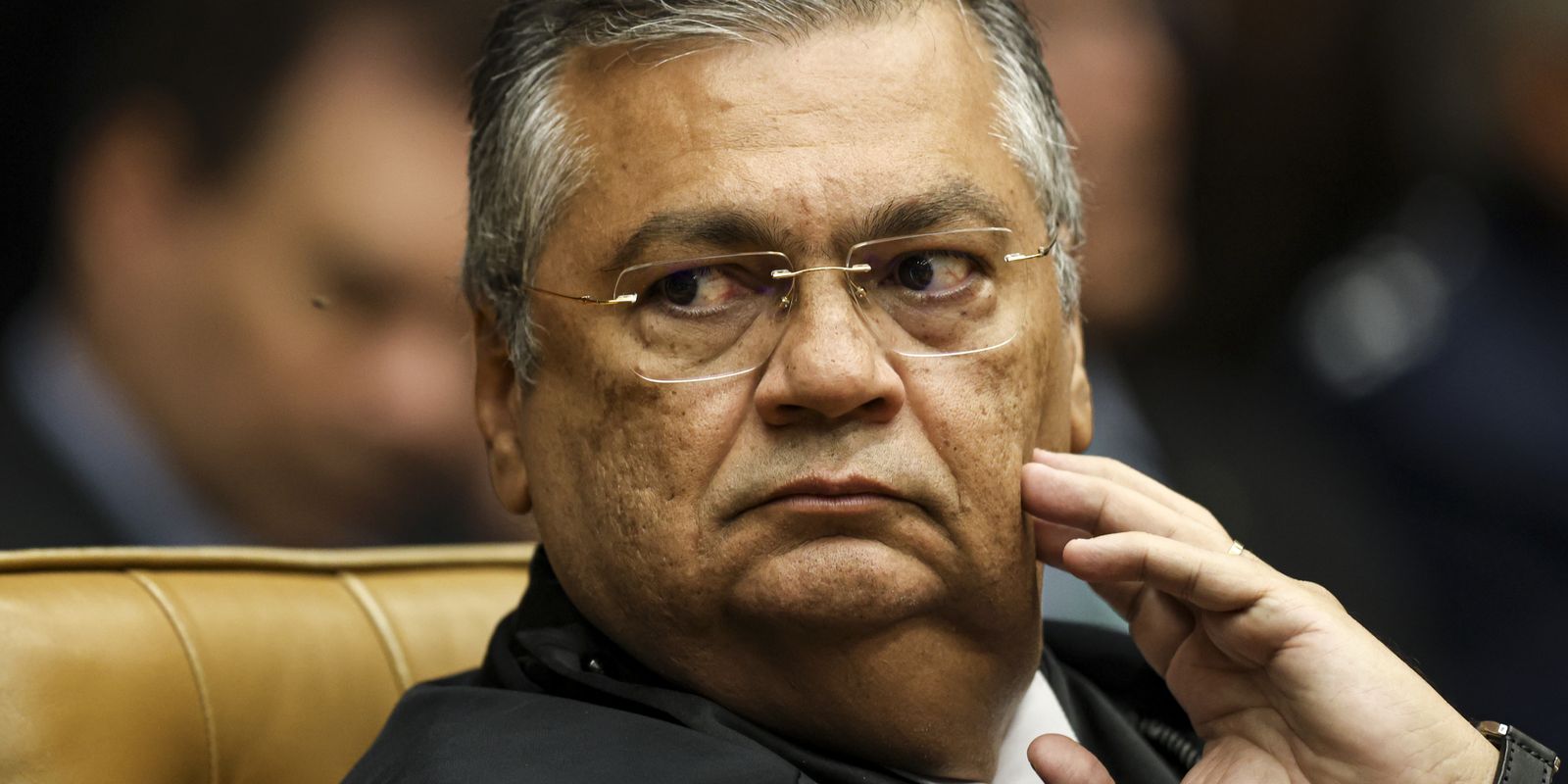 Dino mantém retirada de vídeos de vereador que proferiu ofensas a adversário