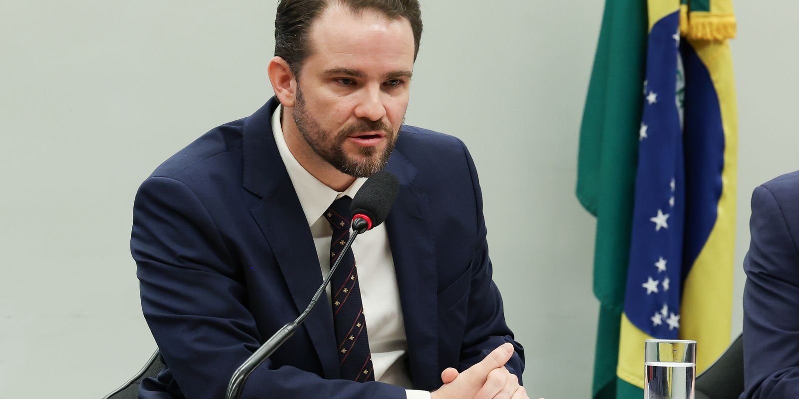 Durigan critica PEC de autonomia financeira do Banco Central, alertando para “novo poder”