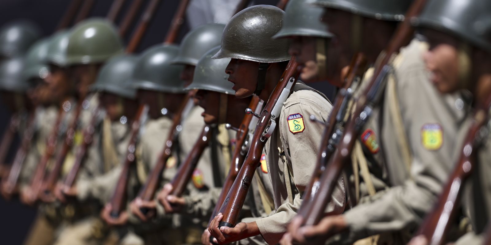 Exército brasileiro assegura vigilância fronteiriça apesar de cortes orçamentários