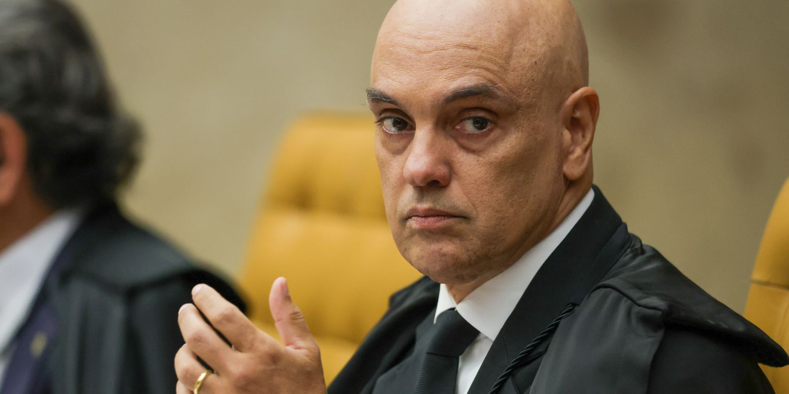 Ministro Fachin permite que AGU defenda Moraes em ação judicial nos EUA