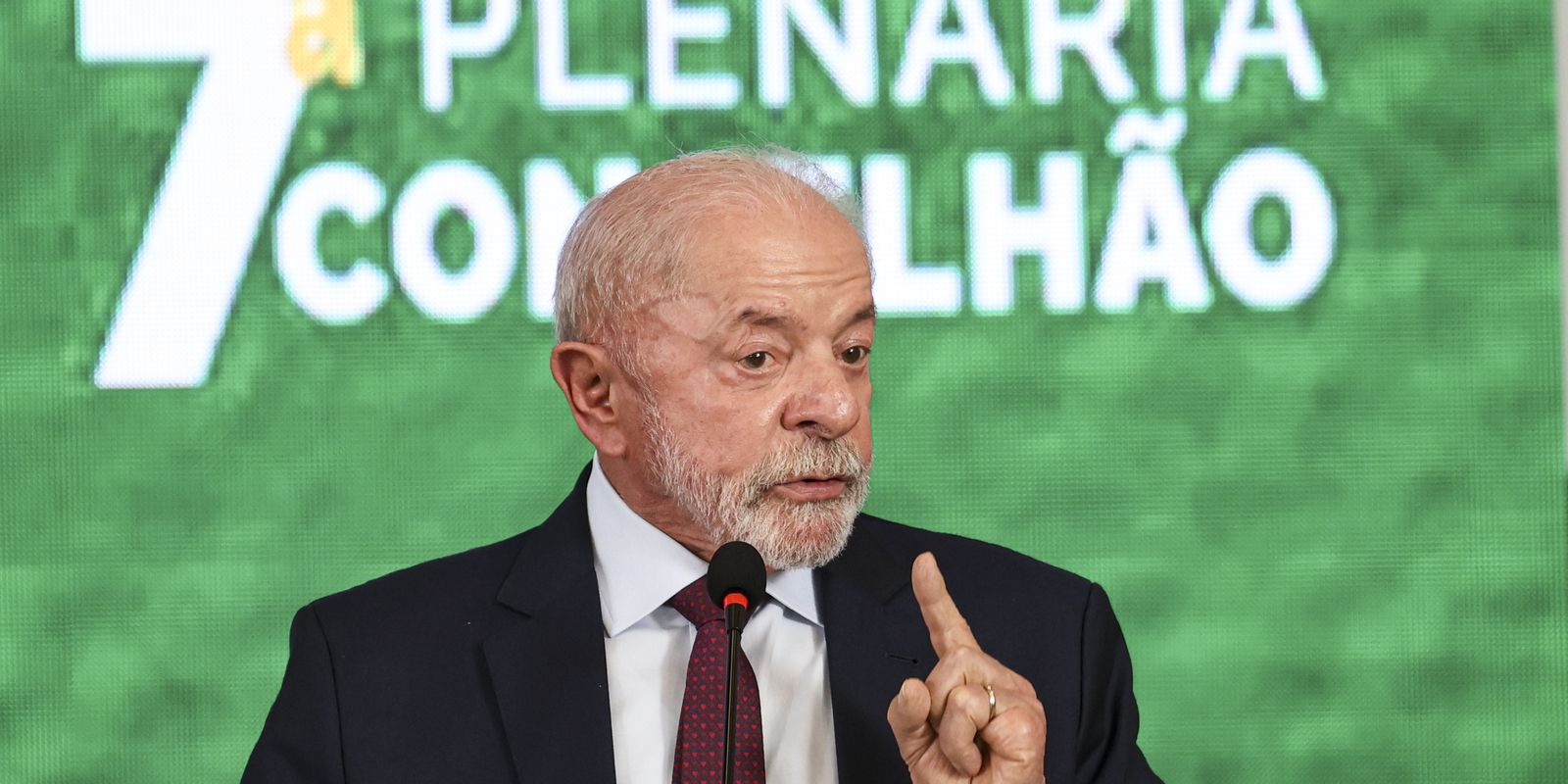 Lula anuncia estudo para devolução de celulares furtados em agências dos Correios