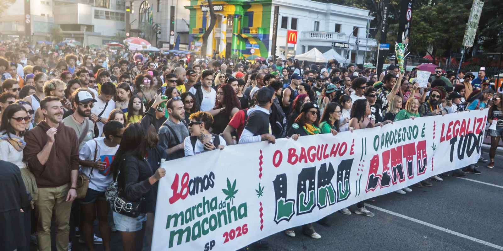 Milhares marcham em São Paulo pela legalização da maconha e o acesso à cannabis medicinal