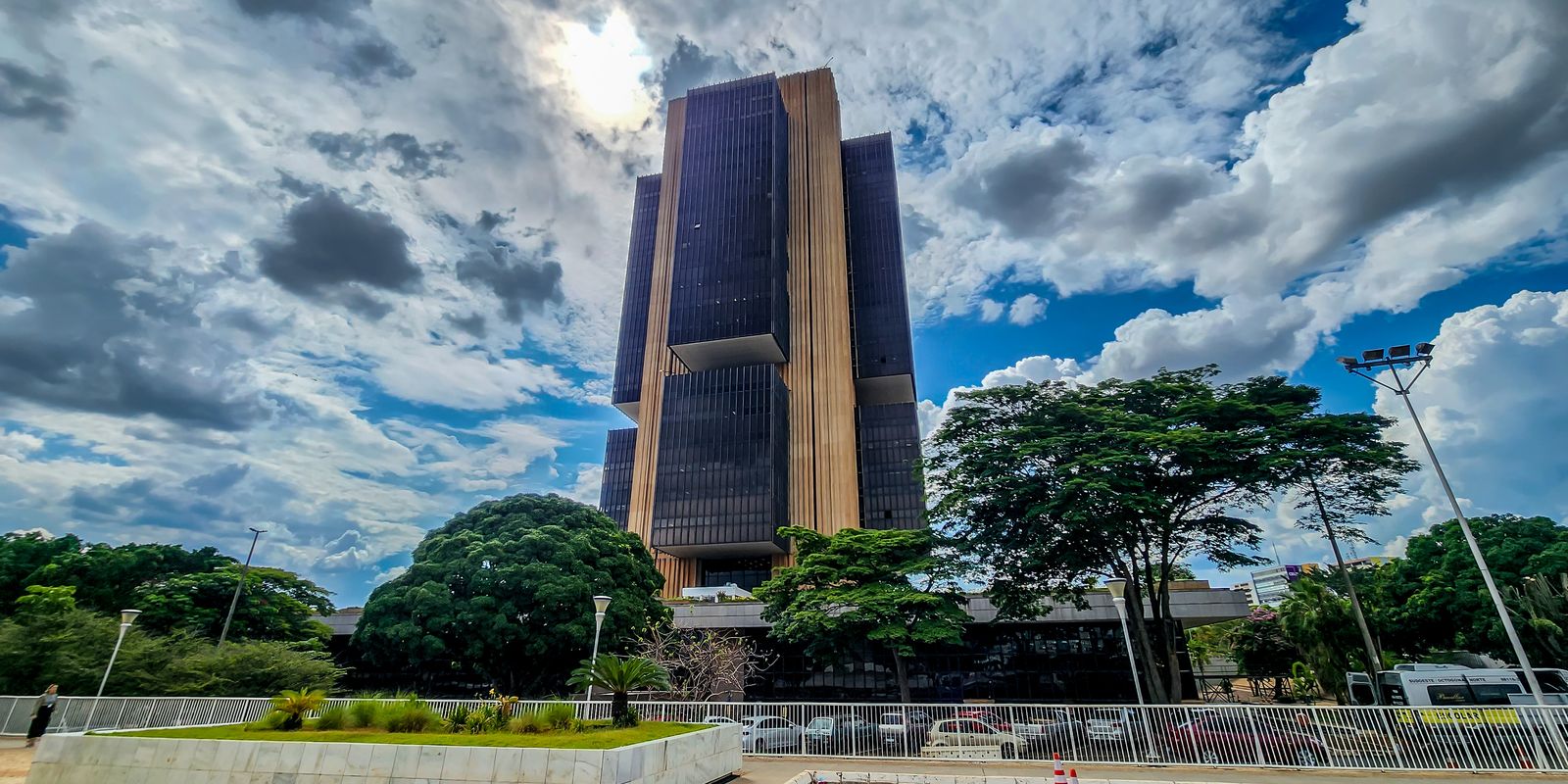 Economistas alertam para risco de cooptação do Banco Central com PEC no Senado