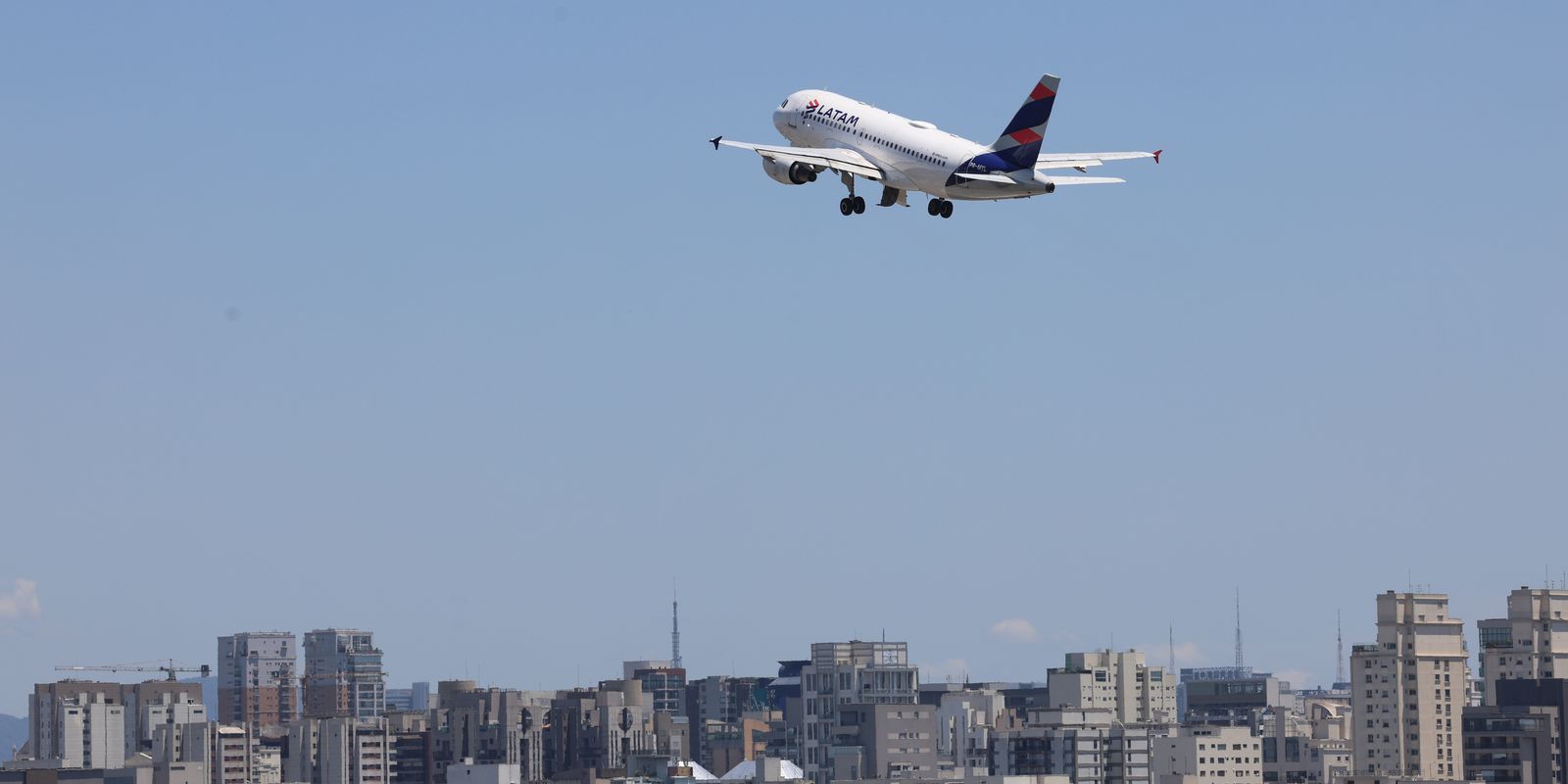 Petrobras anuncia corte de 14,2% no preço do querosene de aviação