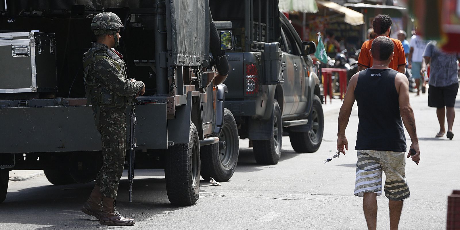 Polícia deflagra operação com 56 mandados de prisão na Maré, Rio
