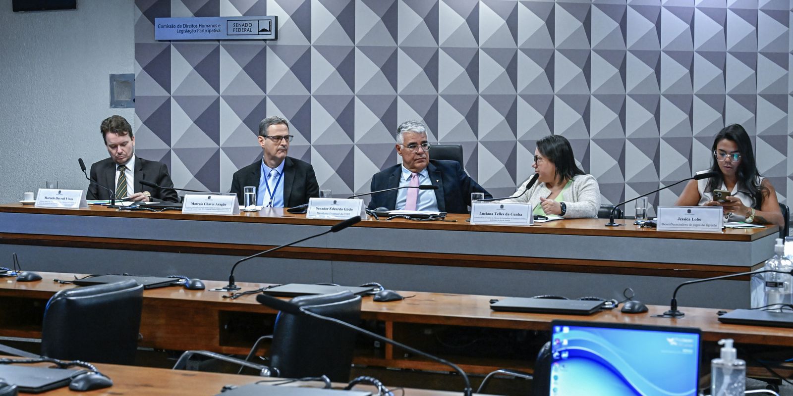 Defensores públicos pedem regras mais rígidas para publicidade de apostas online