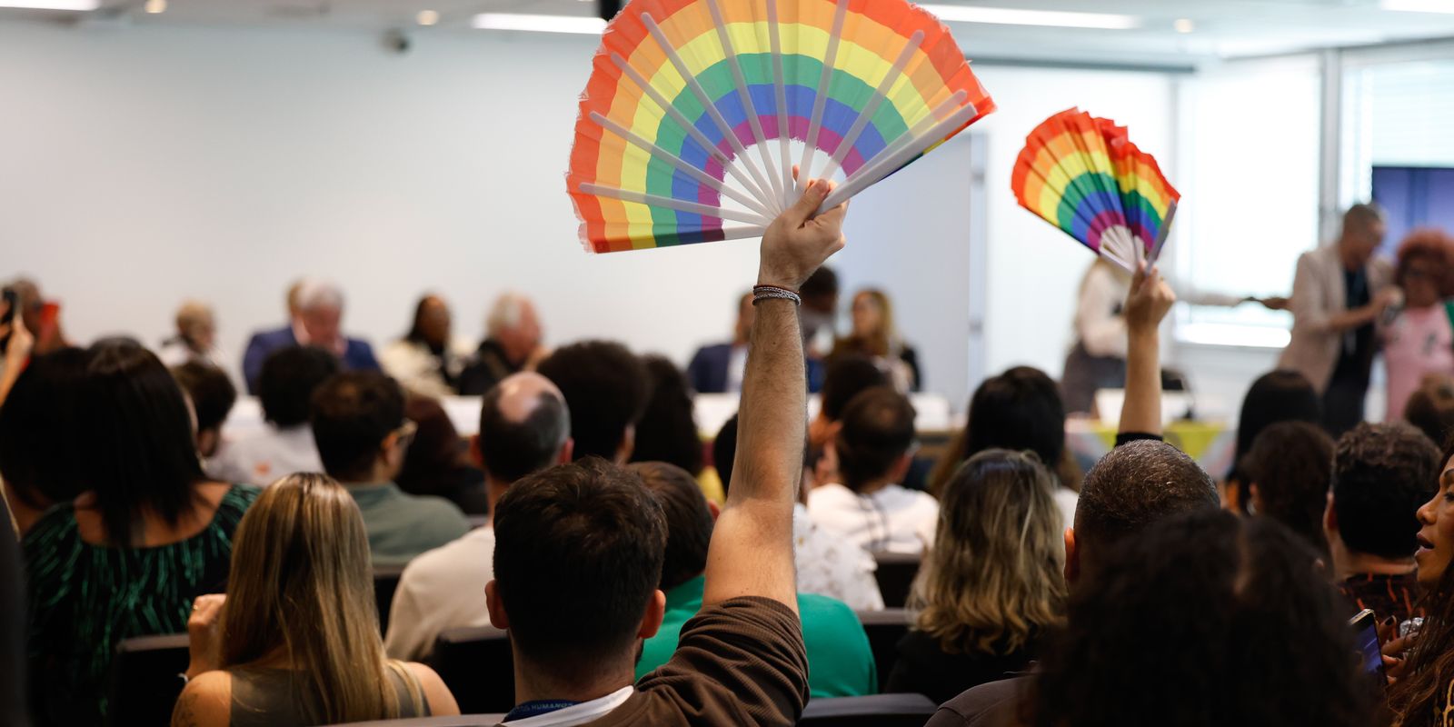 Governo do Rio se compromete a regularizar salários atrasados do programa Rio Sem LGBTIfobia
