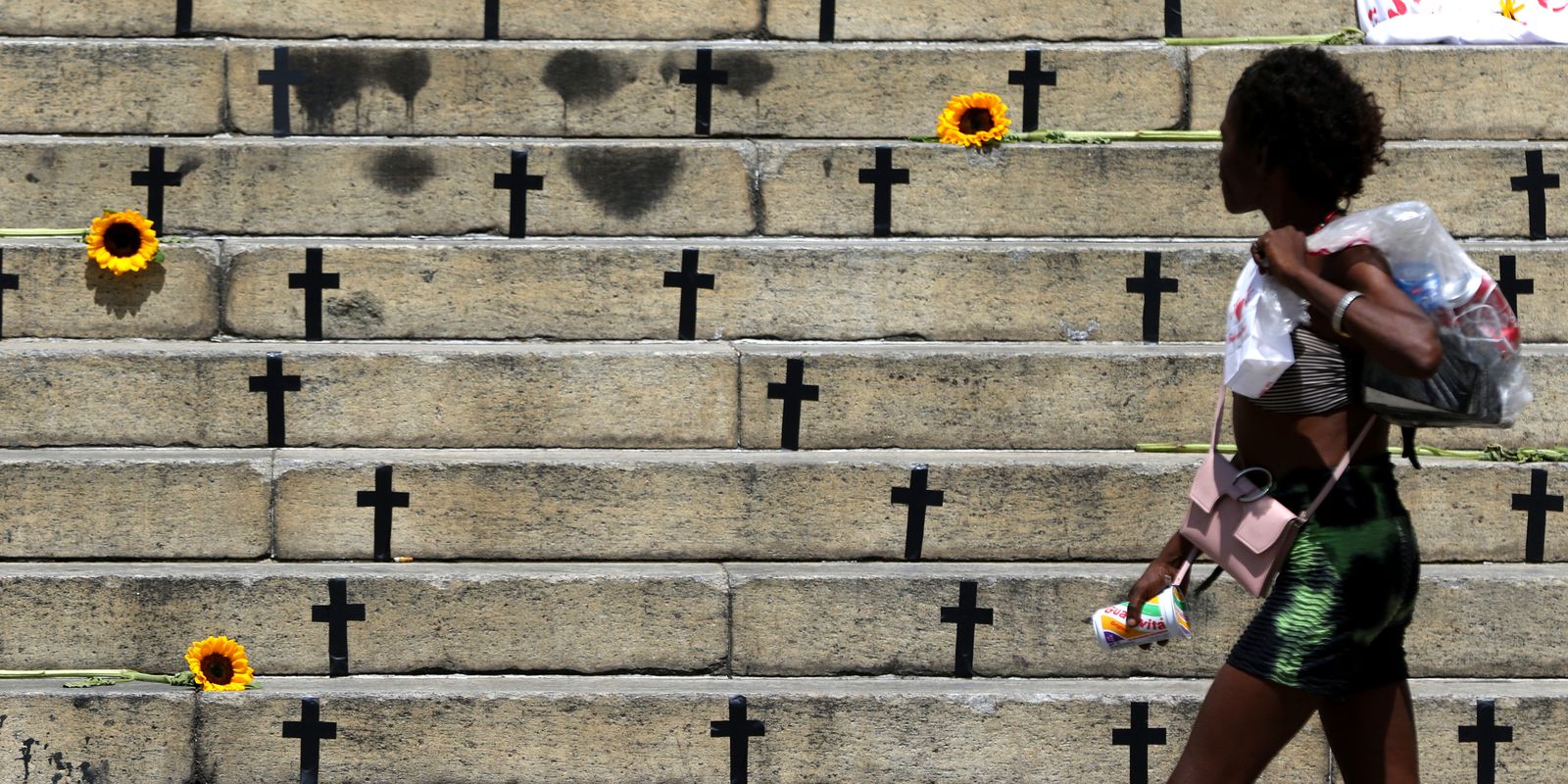 Mortes violentas no Brasil registram queda histórica em 2025, mas feminicídios crescem