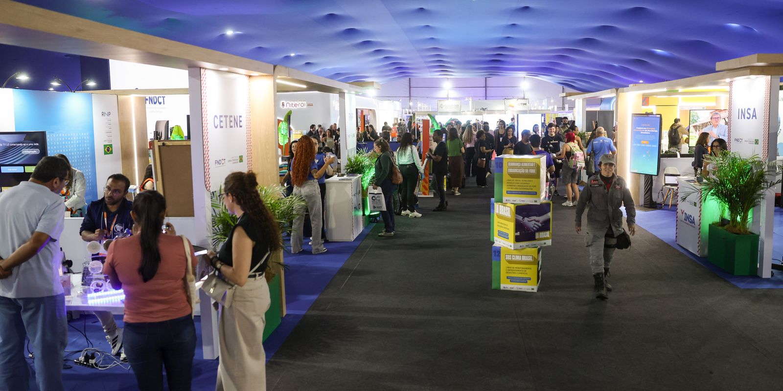Maior feira científica da América Latina reúne inovação e pesquisas na UFF
