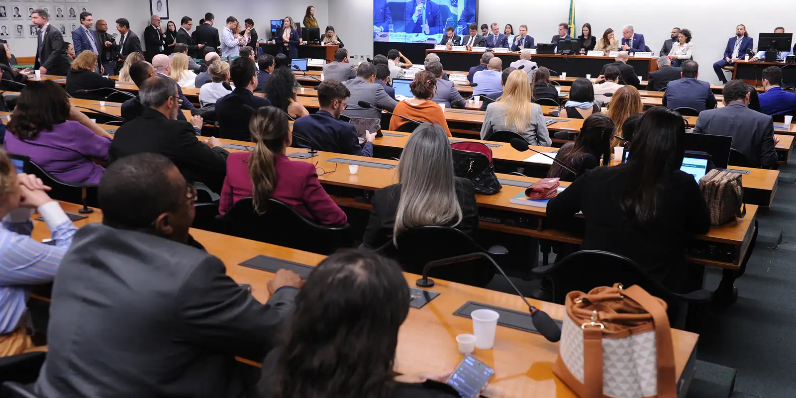 Câmara dos Deputados instala comissão especial sobre redução da maioridade penal