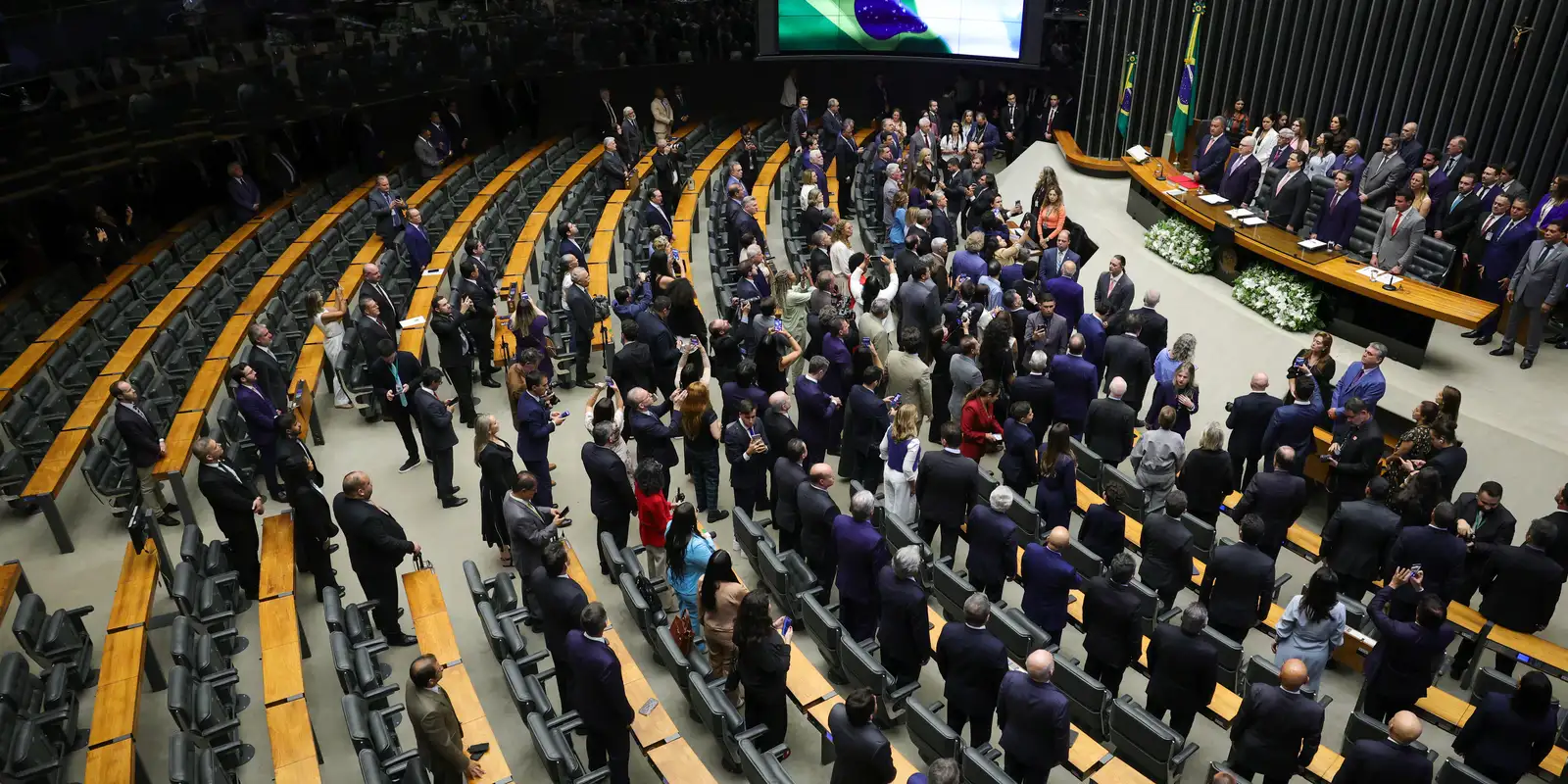 Congresso vota proposta que zera a taxa das blusinhas nesta segunda-feira