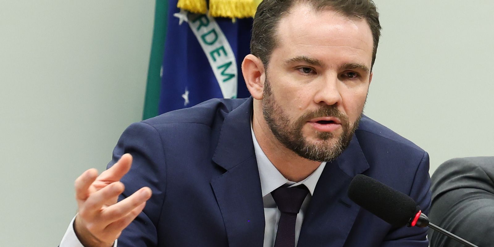 Dívida pública alta no brasil é explicada por juros e não por gastos, diz Durigan