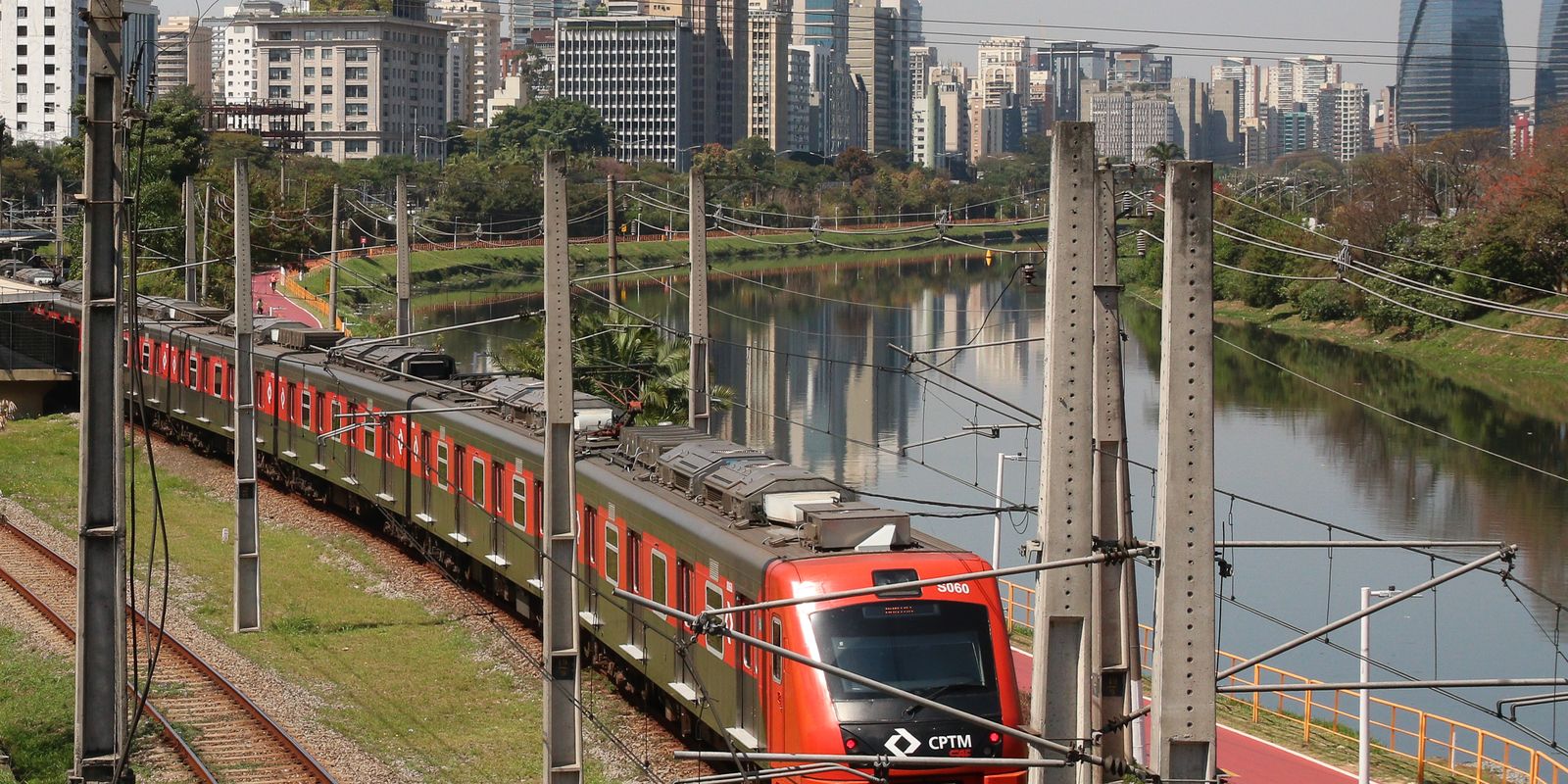 Greve de trens em SP provoca mais de 2 mil km de trânsito na capital