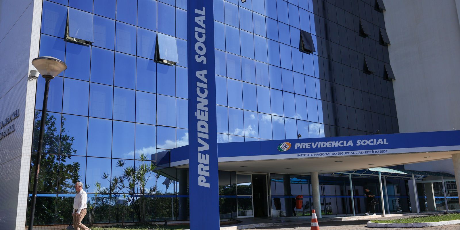 Aposentados voltam a contratar empréstimo consignado do INSS sem biometria