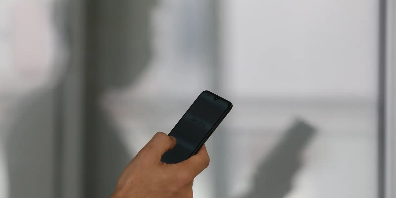 Brasil registra queda em roubos, mas furtos de celulares crescem em 2025