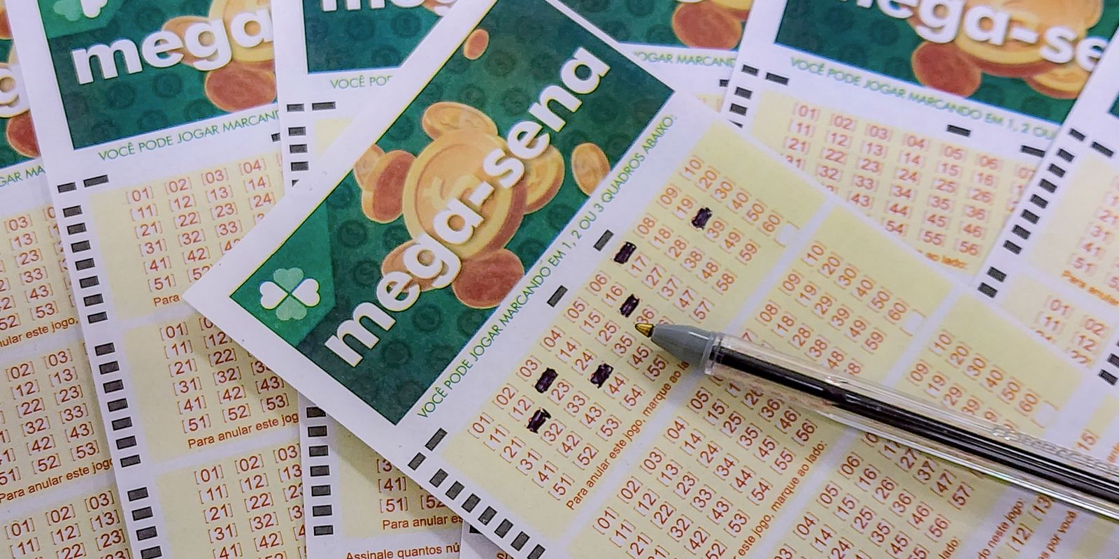 Mega-Sena acumulada vai a R$ 135 milhões após ninguém acertar dezenas