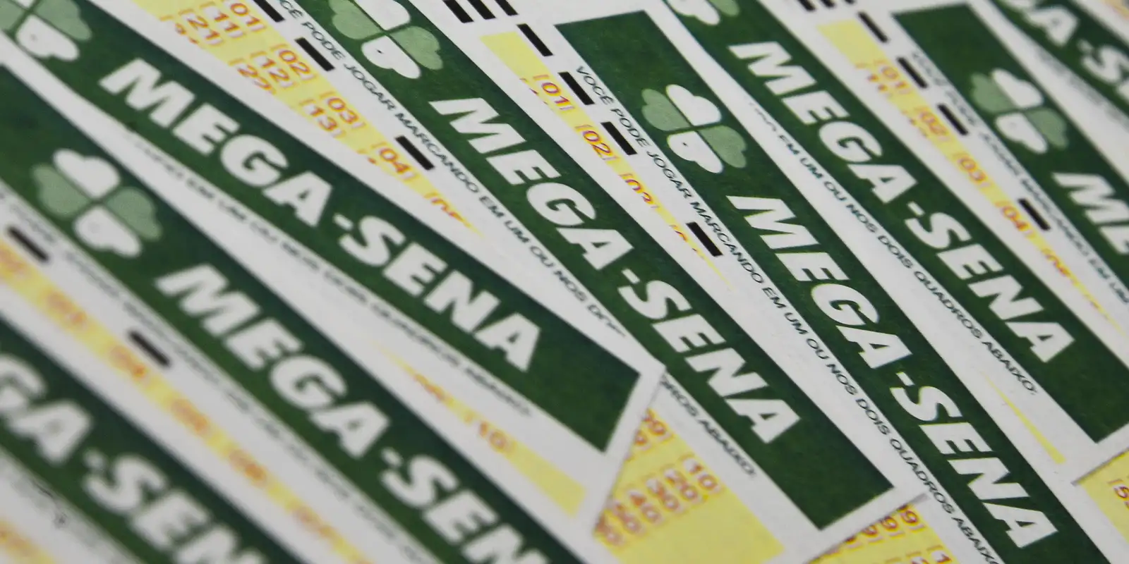 Ninguém acerta dezenas e prêmio da Mega-Sena acumula em R$ 165 milhões
