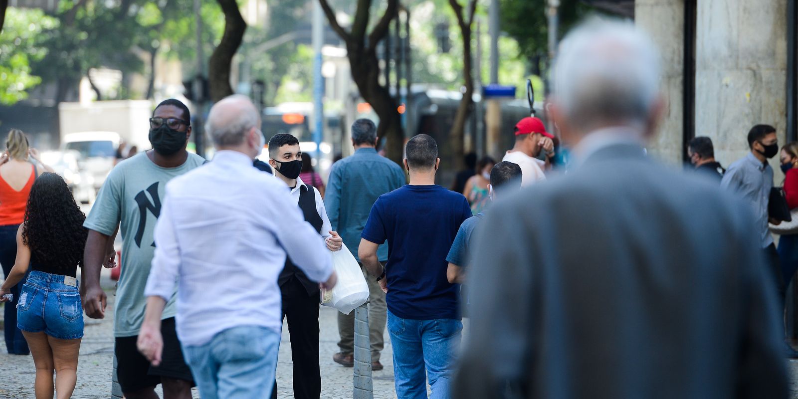 Pesquisa revela que religião e crença em Deus influenciam eleitores no Brasil