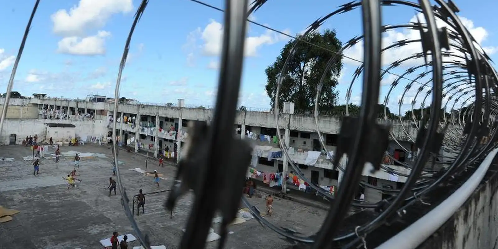 Polícia Penal apreende antena Starlink e drogas no sistema prisional do Rio