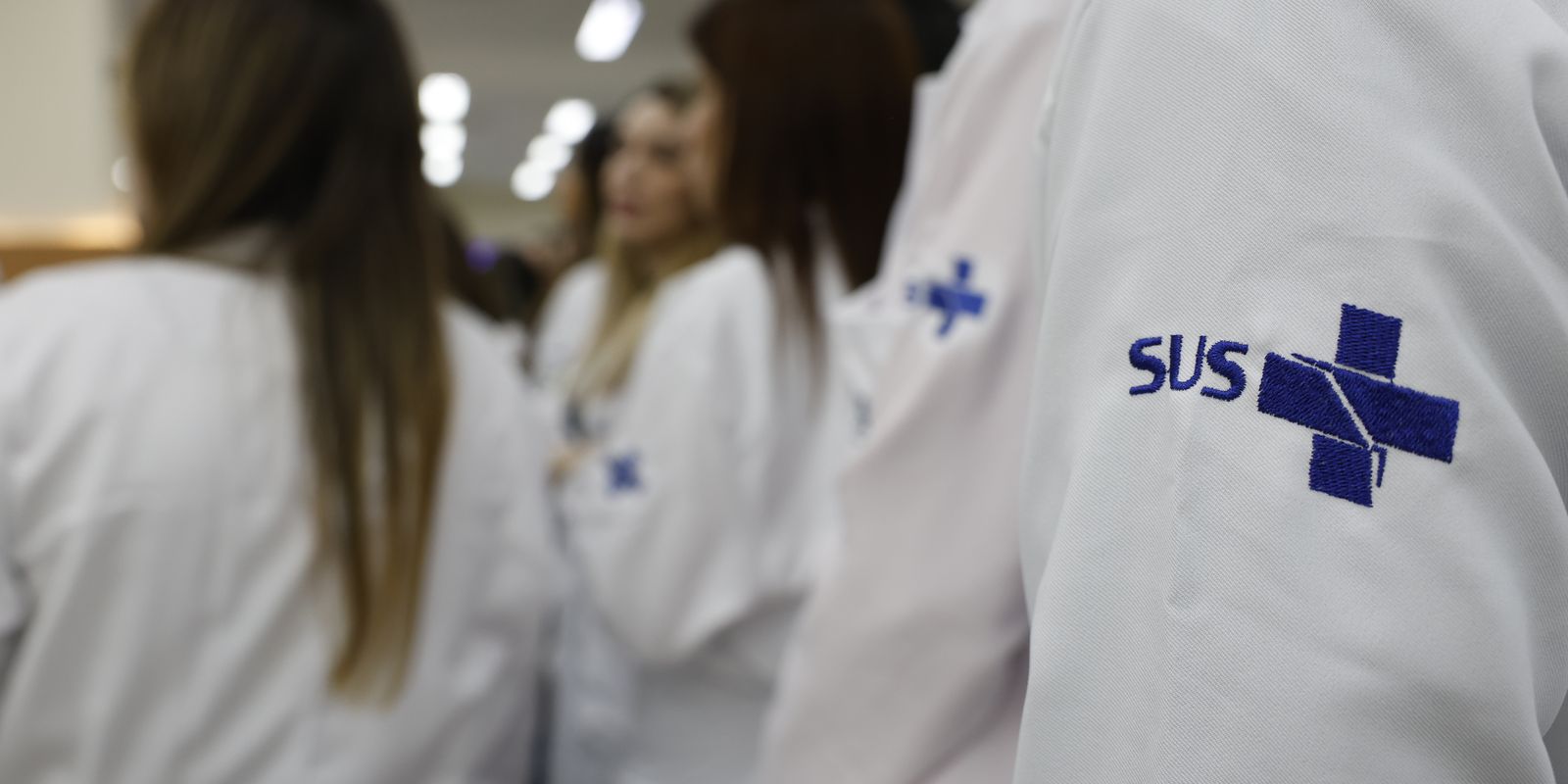 Ministério da Saúde prorroga atuação de 676 médicos especialistas no SUS