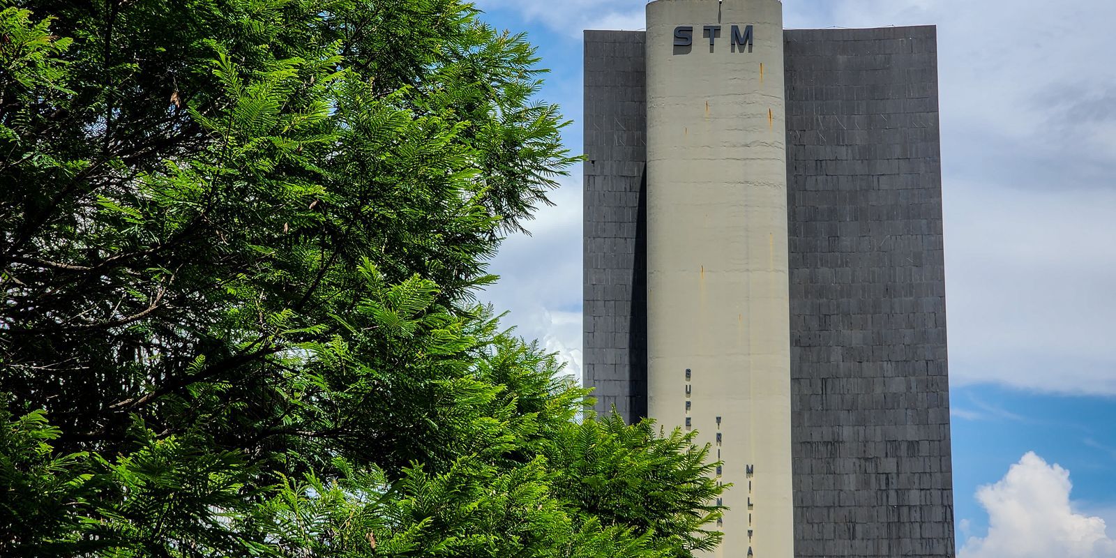 STM decreta perda de patente de militar acusado de infectar ex-companheiras